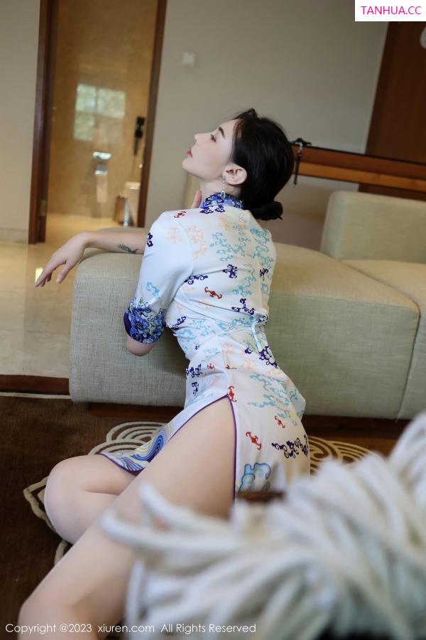 薛曼柔  [XiuRen]高清写真图 2023.10.09 No.7479 曼柔 空姐制服第21张图片